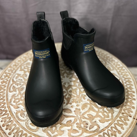 Pendleton Shoes - Pendleton Ladies Chelsea Rain Boot w Plush Interior | Sz 9